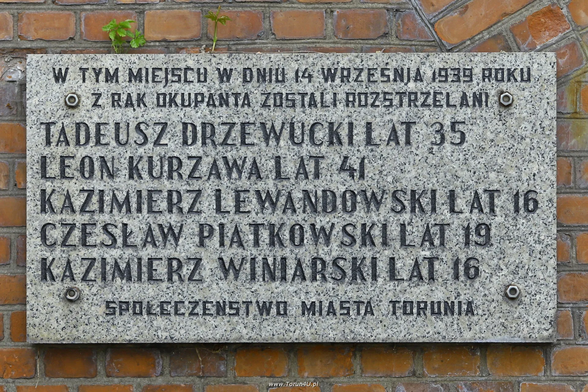 Tablica pamiątkowa Miejsca Kaźni