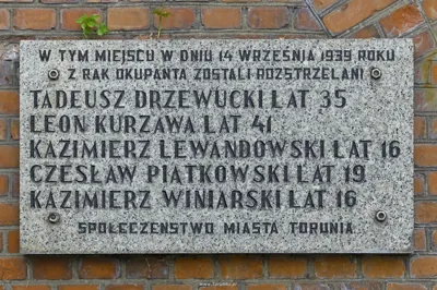 Tablica pamiątkowa Miejsca Kaźni
