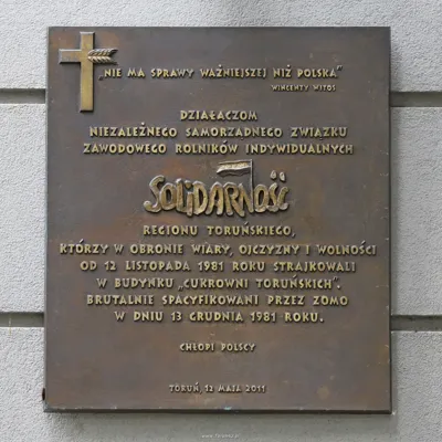 Tablica pamiątkowa Pacyfikacji Strajku Rolników